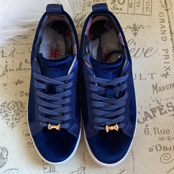 Ted Baker velvet sneakers. Navy Blue. Size 5. With signature gold bows. - Picture 4 of 8